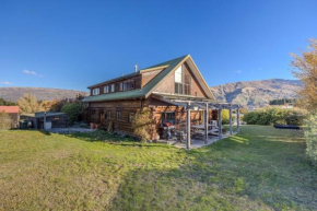 Large Ski Club Style Lodge, Views, Walk to town